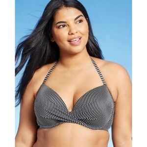 Shade & Shore Twist front bikini top